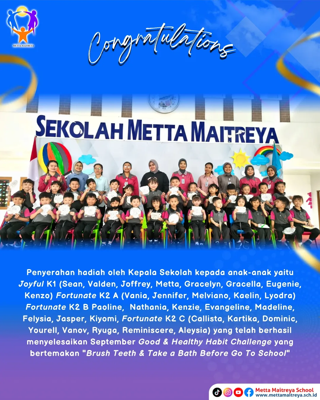Penyerahan hadiah oleh Kepala Sekolah kepada anak-anak yang telah berhasil menyelesaikan September Good & Healthy Habit Challenge yang bertemakan Brush Teeth & Take a Bath Before Go To School